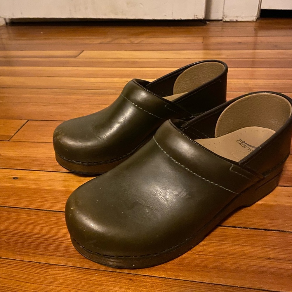 EUC Dansko clogs in olive green. Size 38.